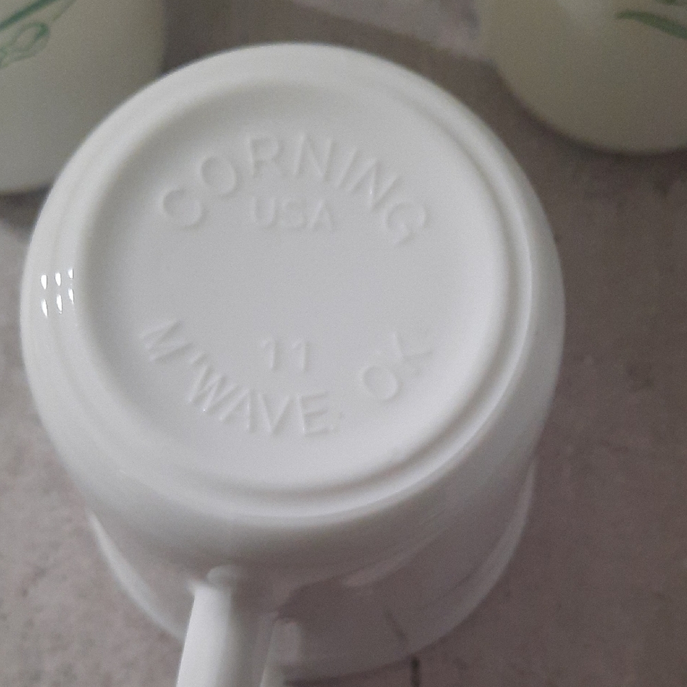 4 Pc Vintage Corelle By Corning Emily Pattern White Mugs with Green Leaf Design. - Picture 5 of 9